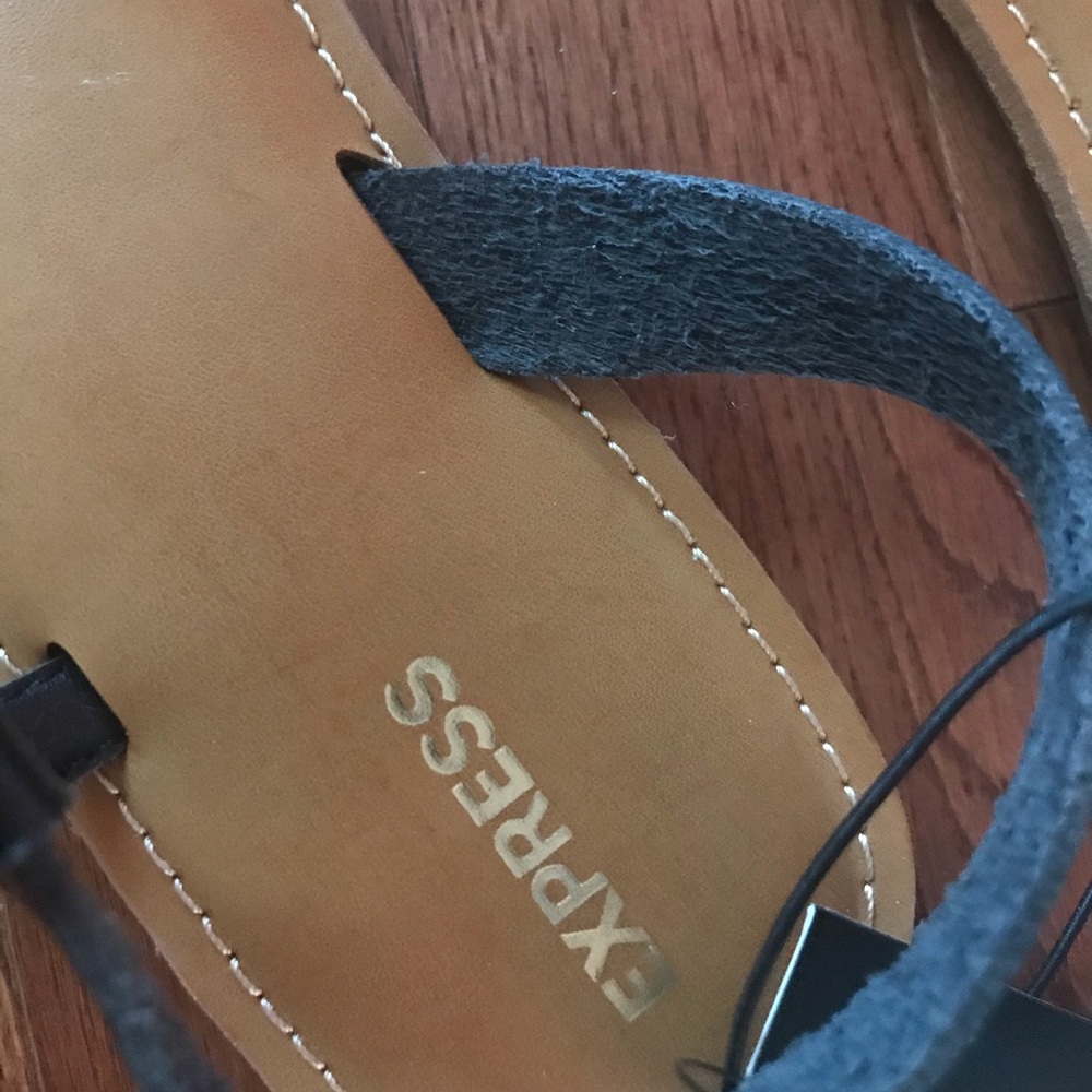 Express Sandals 🖤 - Picture 13 of 16
